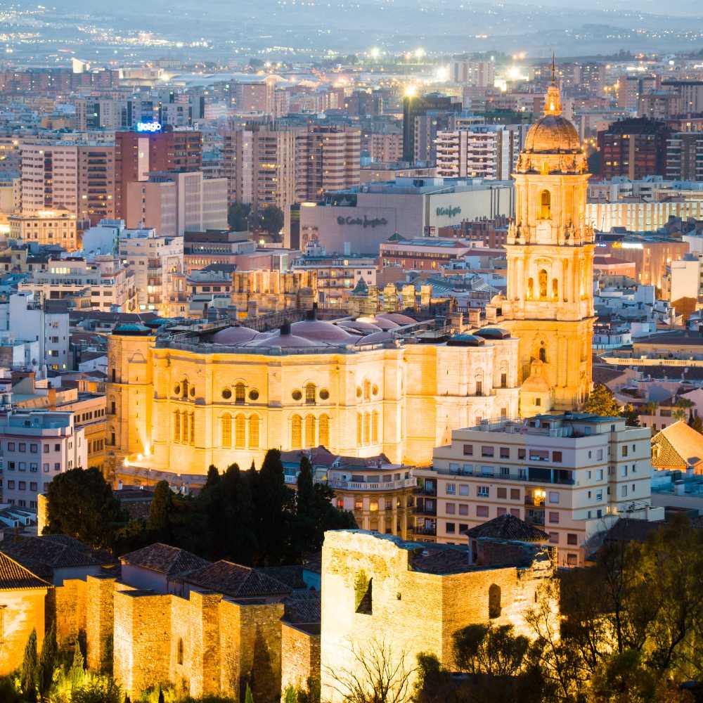 malaga por la noche